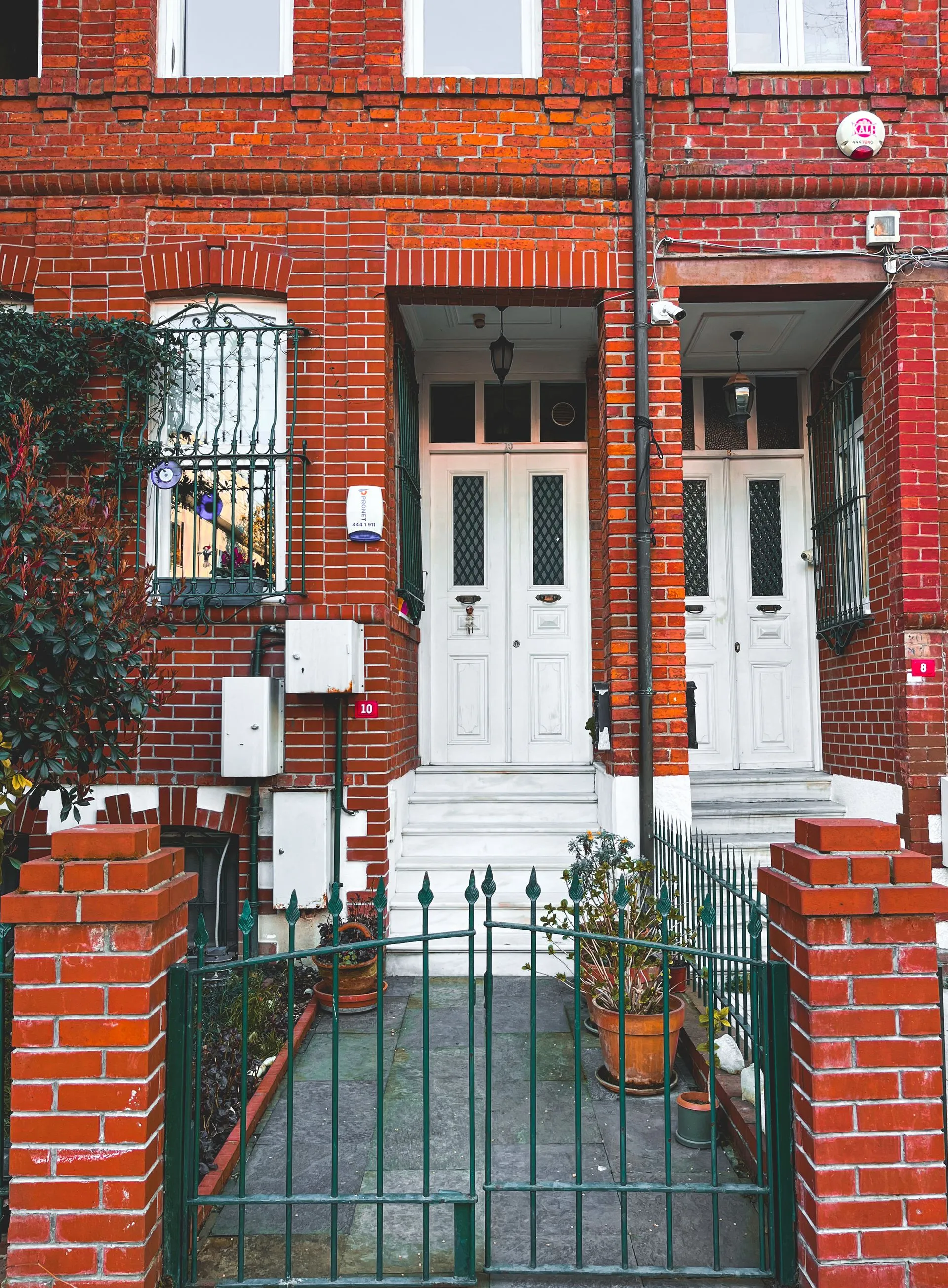 Brick rowhome of the kind with older foundations found in the City of York